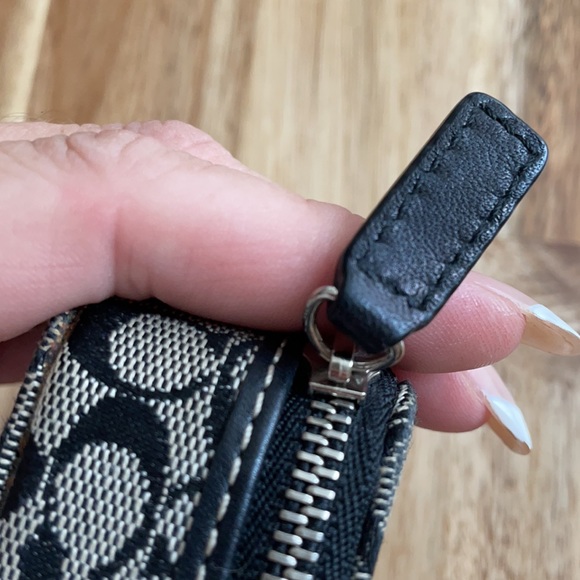 Coach Case - Picture 5 of 7